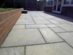 after-paving-slab-garden-with-brickwork-03