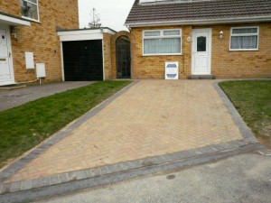 after-yellow-and-grey-block-driveway-01