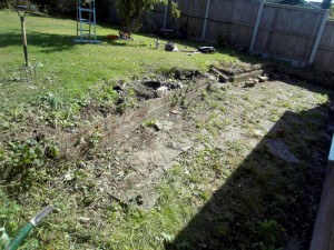 before-paving-slab-garden-with-brickwork-03