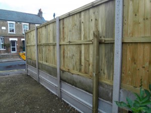 fencing-with-concrete-gravelboards-02